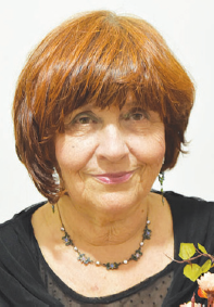 פנינה ענבר מנהלת המקהלה